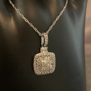 14K WHITE GOLD AND DIAMOND NECKLACE